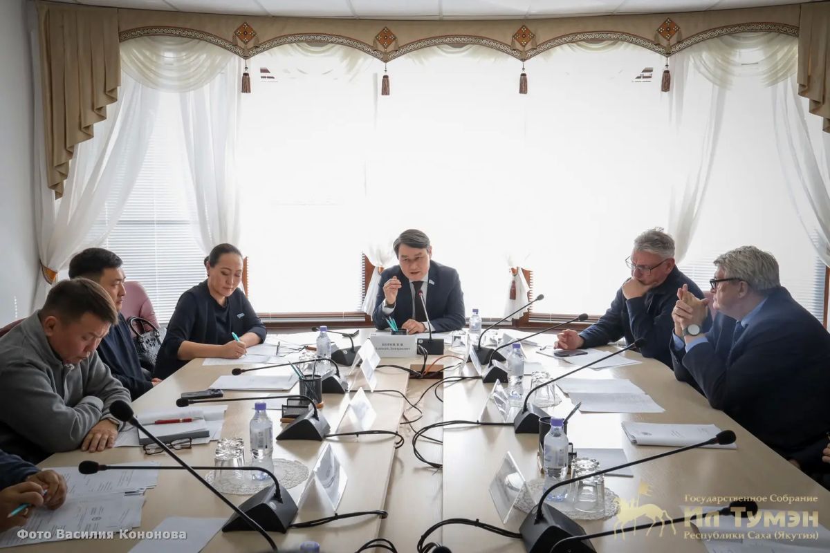 Комитет по предпринимательству и туризму под руководством Алексея Корнилова рассмотрел инициативу о запрете розничной продажи вейпов и жидкостей к ним на территории Якутии