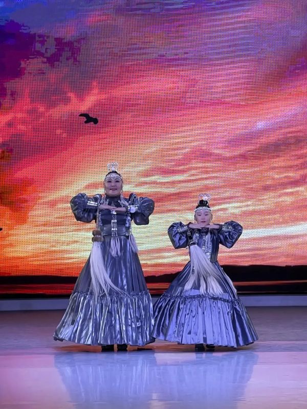 Семья Соловьевых стала обладательницей Гран-при конкурса «Матери-дочери» в Якутии Семья Соловьевых стала обладательницей Гран-при конкурса «Матери-дочери» в Якутии