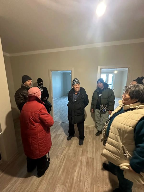 В микрорайоне «Звездный» города Якутска состоялась встреча с бывшими жильцами аварийного здания, ранее принадлежавшего Театру юного зрителя В микрорайоне «Звездный» города Якутска состоялась встреча с бывшими жильцами аварийного здания, ранее принадлежавшего Театру юного зрителя