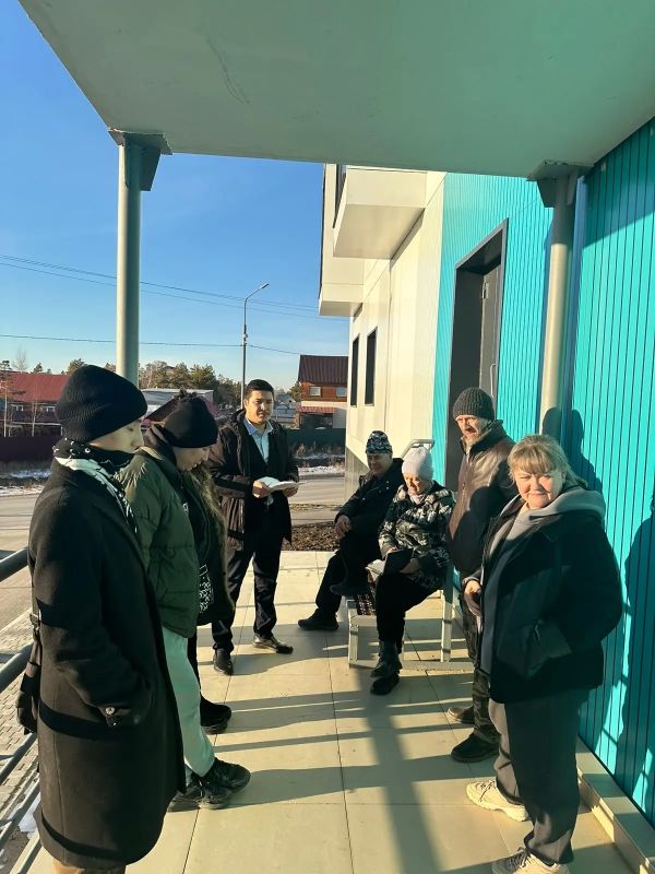 В микрорайоне «Звездный» города Якутска состоялась встреча с бывшими жильцами аварийного здания, ранее принадлежавшего Театру юного зрителя