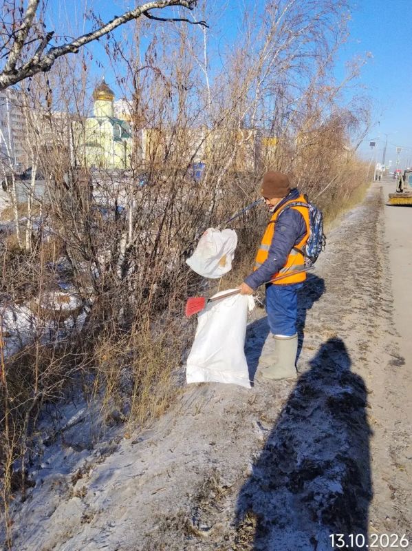Муниципальные дворники Управы Гагаринского округа проводят работы по уборке случайного мусора на территории округа, а также проводятся антигололедные мероприятия на пешеходных переходах и местах массового скопления людей Муниципальные дворники Управы Гагаринского округа проводят работы по уборке случайного мусора на территории округа, а также проводятся антигололедные мероприятия на пешеходных переходах и местах массового скопления людей
