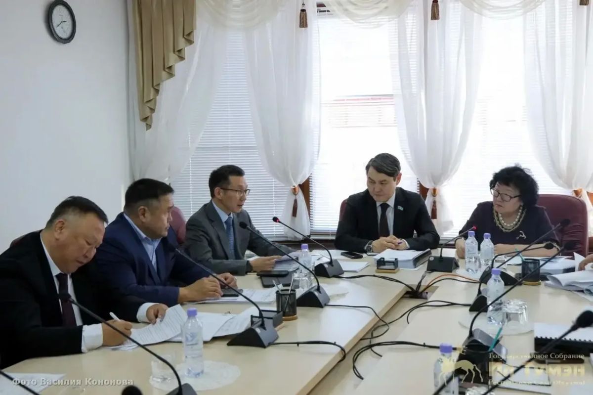 Минфин Якутии участвует в заседаниях комитетов Ил Тумэн Минфин Якутии участвует в заседаниях комитетов Ил Тумэн
