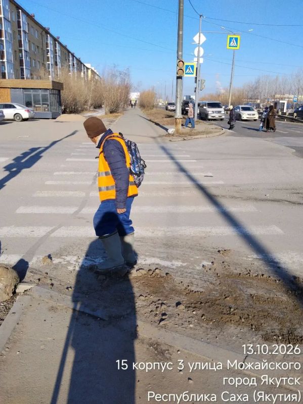 Муниципальные дворники Управы Гагаринского округа проводят работы по уборке случайного мусора на территории округа, а также проводятся антигололедные мероприятия на пешеходных переходах и местах массового скопления людей Муниципальные дворники Управы Гагаринского округа проводят работы по уборке случайного мусора на территории округа, а также проводятся антигололедные мероприятия на пешеходных переходах и местах массового скопления людей