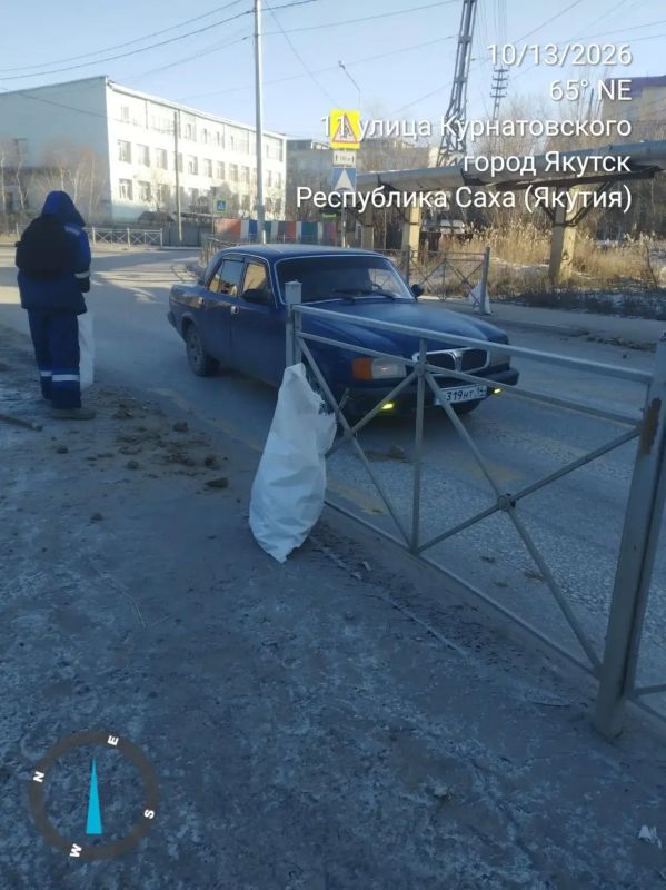 Муниципальные дворники Управы Гагаринского округа проводят работы по уборке случайного мусора на территории округа, а также проводятся антигололедные мероприятия на пешеходных переходах и местах массового скопления людей Муниципальные дворники Управы Гагаринского округа проводят работы по уборке случайного мусора на территории округа, а также проводятся антигололедные мероприятия на пешеходных переходах и местах массового скопления людей