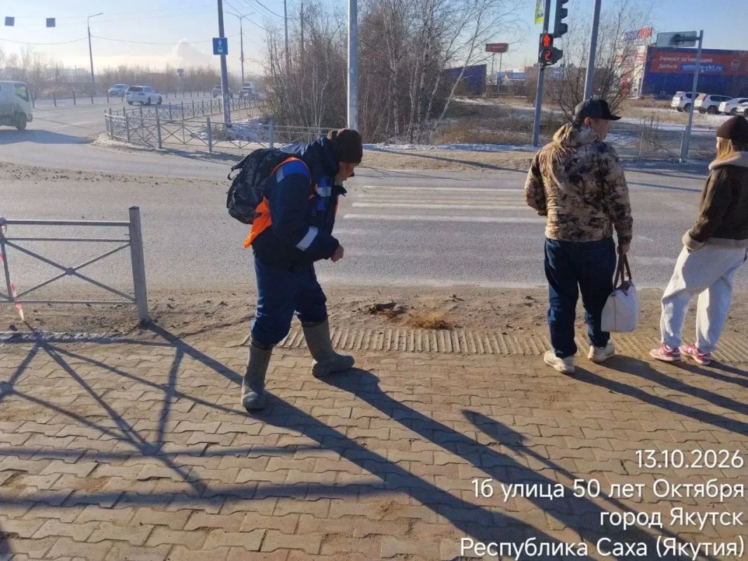 Муниципальные дворники Управы Гагаринского округа проводят работы по уборке случайного мусора на территории округа, а также проводятся антигололедные мероприятия на пешеходных переходах и местах массового скопления людей Муниципальные дворники Управы Гагаринского округа проводят работы по уборке случайного мусора на территории округа, а также проводятся антигололедные мероприятия на пешеходных переходах и местах массового скопления людей