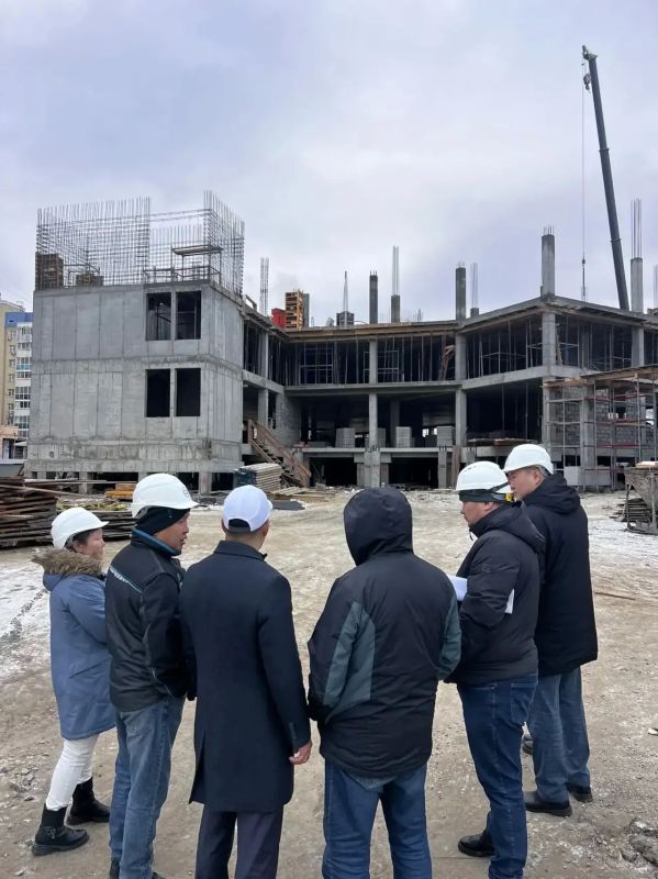 Виктор Романов провёл рабочий выезд на строящиеся объекты Якутска