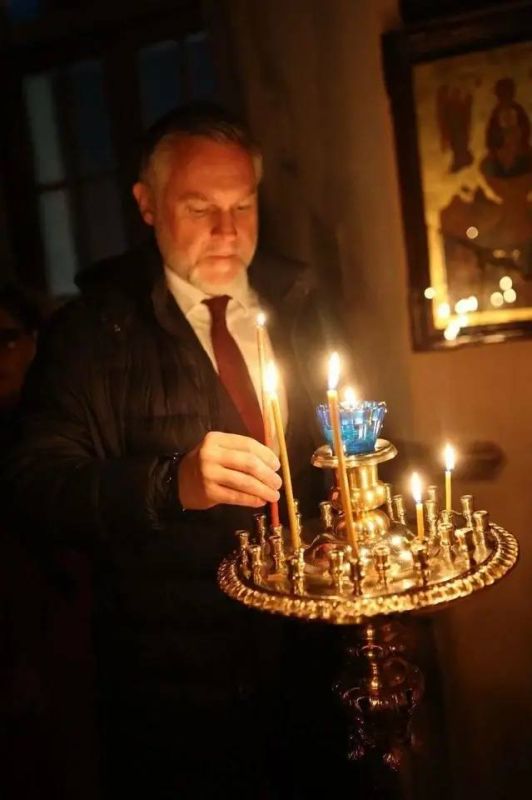 Кирилл Бычков: Сегодня якутяне отмечают два праздника – государственный и народный – День флага Республики Саха (Якутия) и Покров Пресвятой Богородицы Кирилл Бычков: Сегодня якутяне отмечают два праздника – государственный и народный – День флага Республики Саха (Якутия) и Покров Пресвятой Богородицы