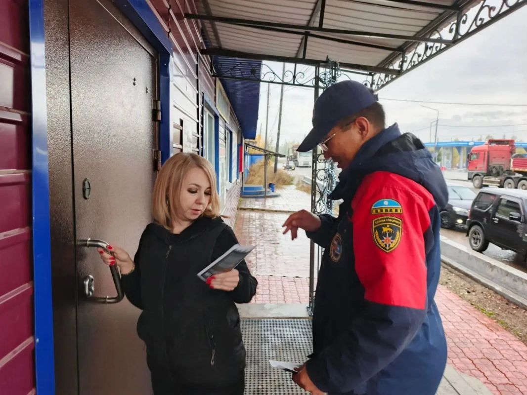 В Алданском районе спасатели провели уроки безопасности на воде и при встрече с медведем