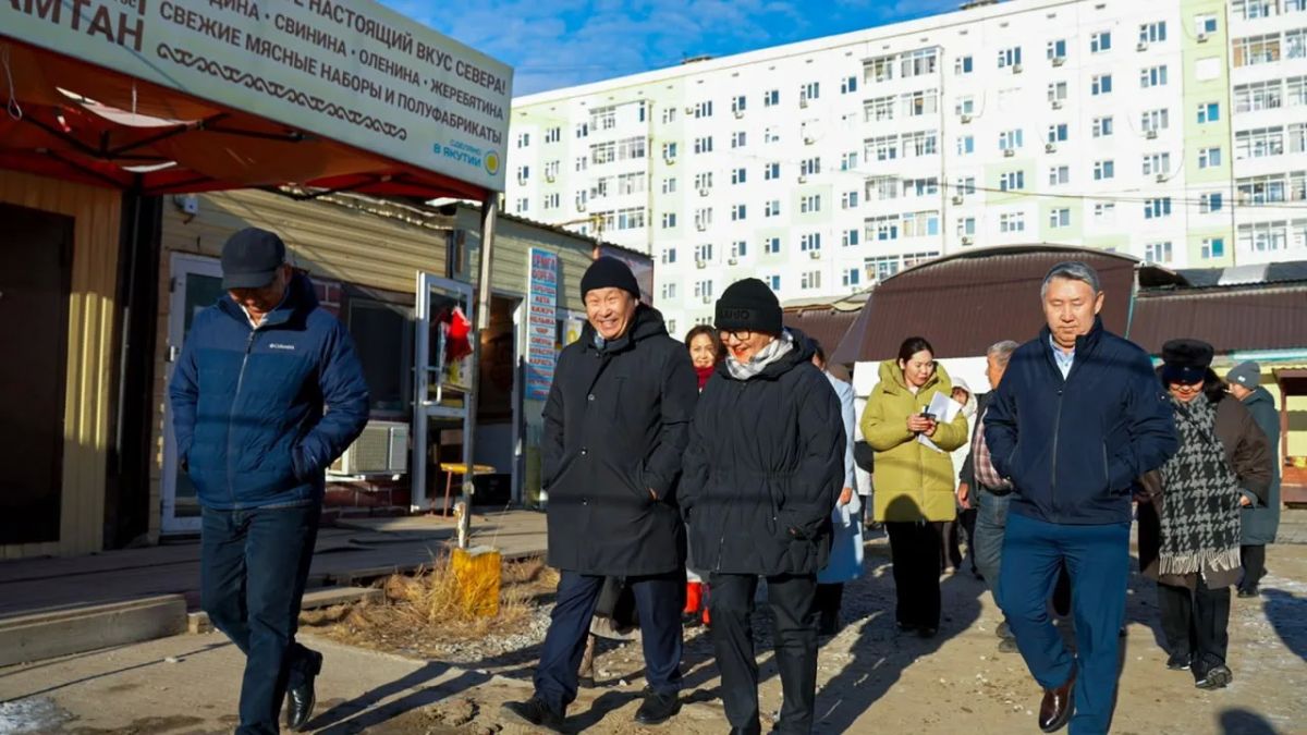 13 октября и.о. министра сельского хозяйства и продовольственной политики РС (Я) Анна Стручкова, мэр города Якутска Дмитрий Садовников и специалисты ведомств провели выездное совещание по благоустройству Крестьянского рынка... 13 октября и.о. министра сельского хозяйства и продовольственной политики РС (Я) Анна Стручкова, мэр города Якутска Дмитрий Садовников и специалисты ведомств провели выездное совещание по благоустройству Крестьянского рынка...