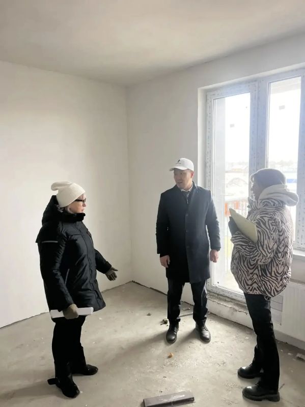 Виктор Романов провёл рабочий выезд на строящиеся объекты Якутска Виктор Романов провёл рабочий выезд на строящиеся объекты Якутска