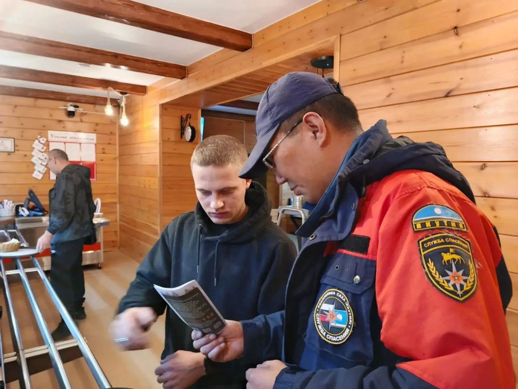 В Алданском районе спасатели провели уроки безопасности на воде и при встрече с медведем В Алданском районе спасатели провели уроки безопасности на воде и при встрече с медведем