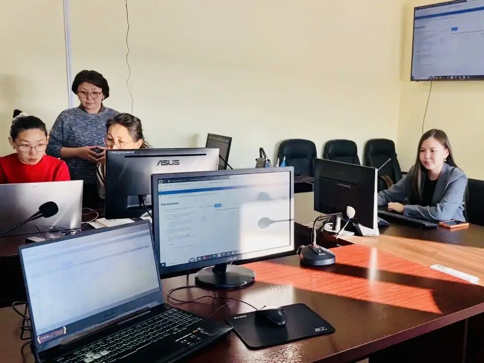 #КомандаМинэк провела семинар по формированию муниципальных портфелей проектов стратуказов в Намском районе #КомандаМинэк провела семинар по формированию муниципальных портфелей проектов стратуказов в Намском районе