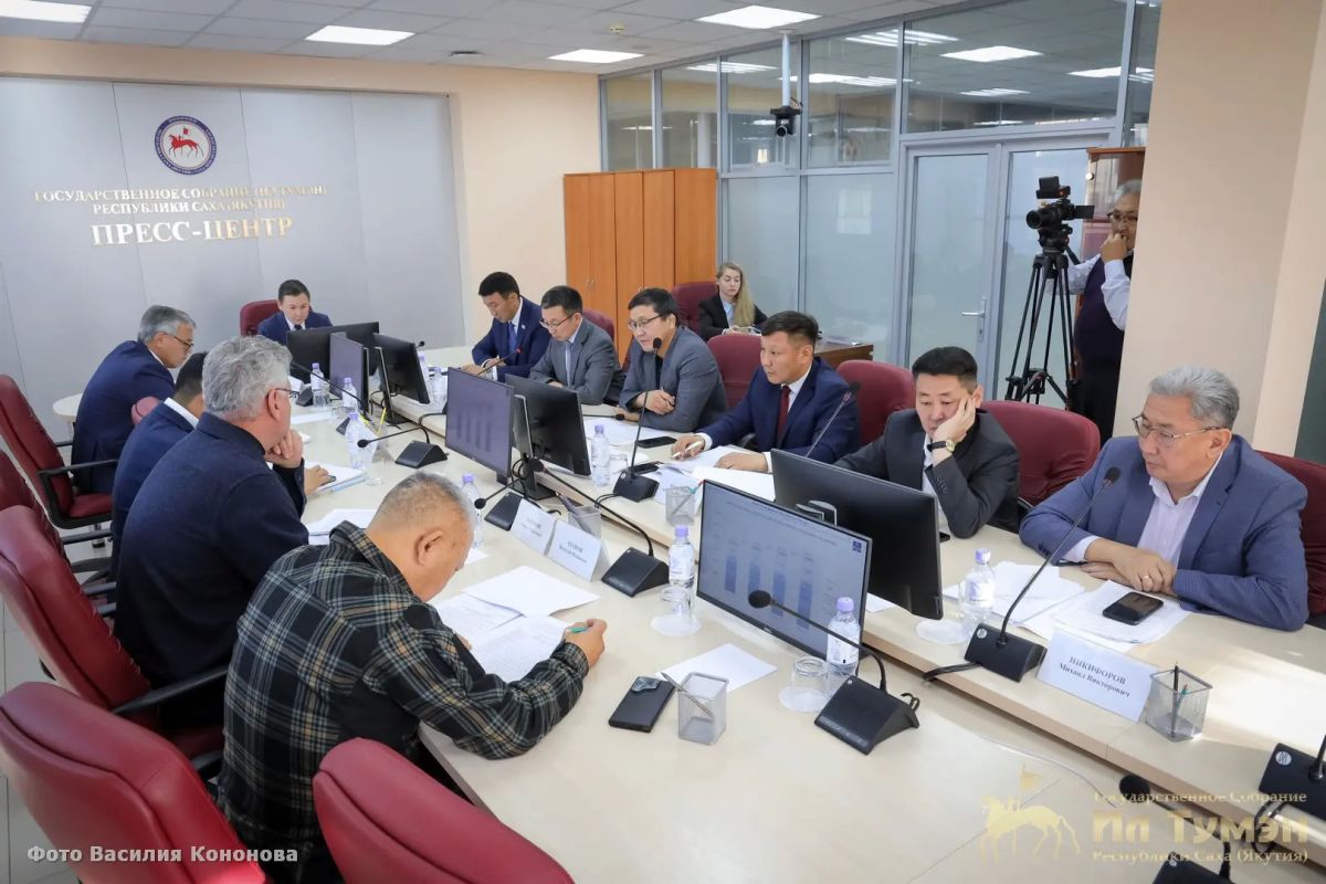 Комитет Ил Тумэна по делам молодёжи, физической культуре и спорту рассмотрел проект бюджета на 2027–2029 годы