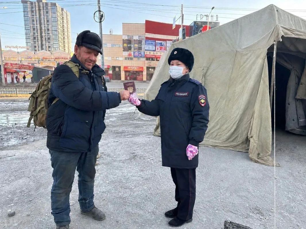 В Якутии проведён 14-ый этап социально-благотворительной акции «Измени жизнь» для лиц без определенного места жительства В Якутии проведён 14-ый этап социально-благотворительной акции «Измени жизнь» для лиц без определенного места жительства