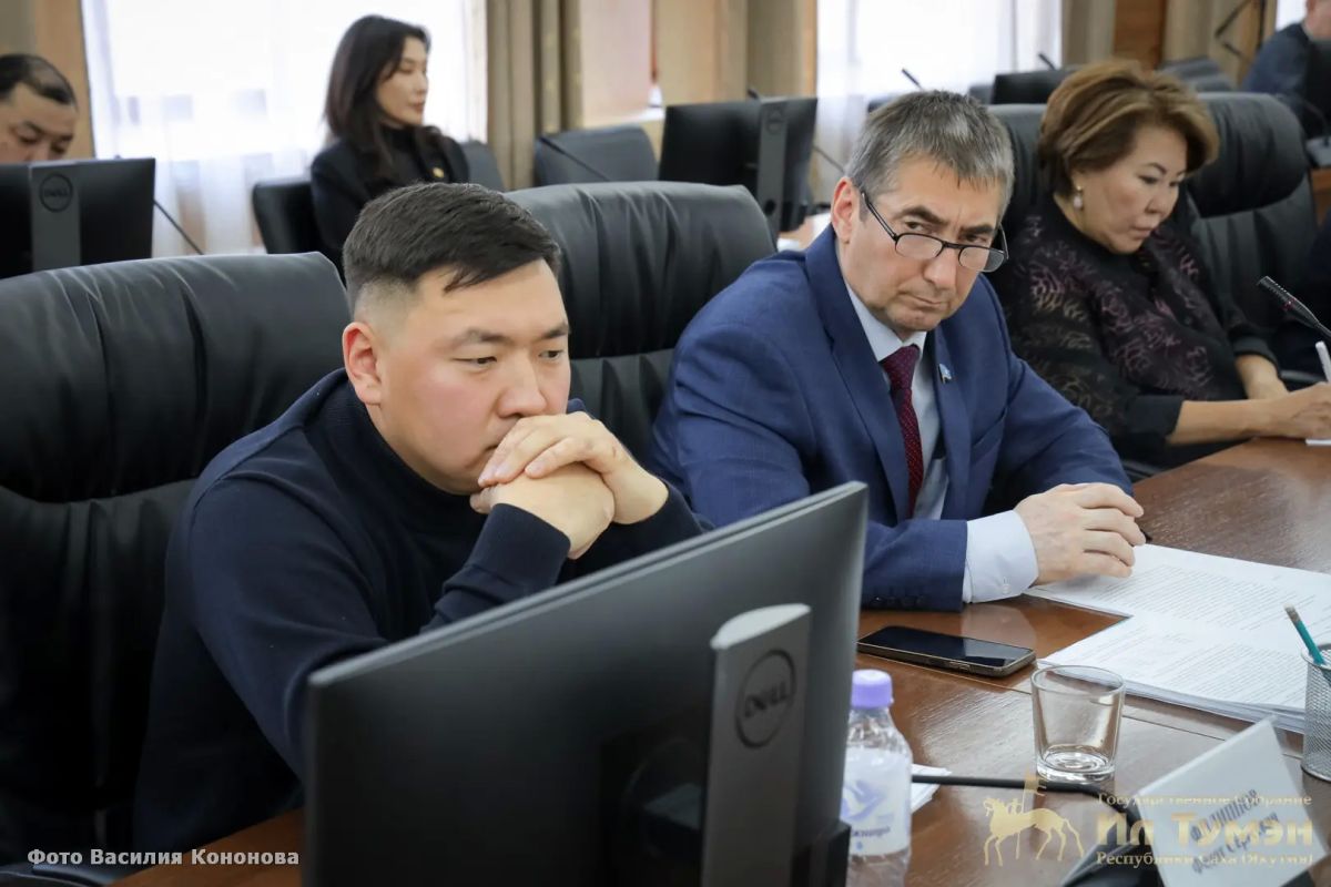 На совместном заседании комитетов по науке и образованию и по социальной политике, труду и занятости депутаты обозначили социальные приоритеты при доработке бюджета Якутии на 2027–2029 годы На совместном заседании комитетов по науке и образованию и по социальной политике, труду и занятости депутаты обозначили социальные приоритеты при доработке бюджета Якутии на 2027–2029 годы