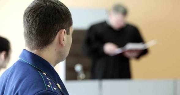 Прокуратура г. Якутска поддержала обвинение по уголовному делу в отношении женщины, которая в 2022–2025 годах, находясь за пределами России, через приложение «Госуслуги» ежегодно подавала заявления на получение ежемесячных...