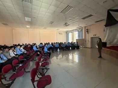 Будущие железнодорожники Якутии сыграли в медиа-квиз с Центром занятости: как легально заявить о себе на рынке труда Будущие железнодорожники Якутии сыграли в медиа-квиз с Центром занятости: как легально заявить о себе на рынке труда