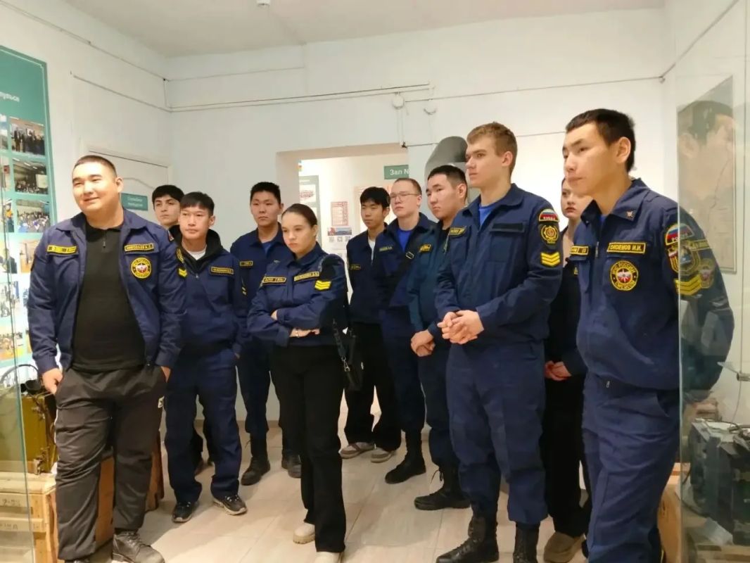 Будущих полицейских Якутии обучили правилам поведения при ЧС Будущих полицейских Якутии обучили правилам поведения при ЧС