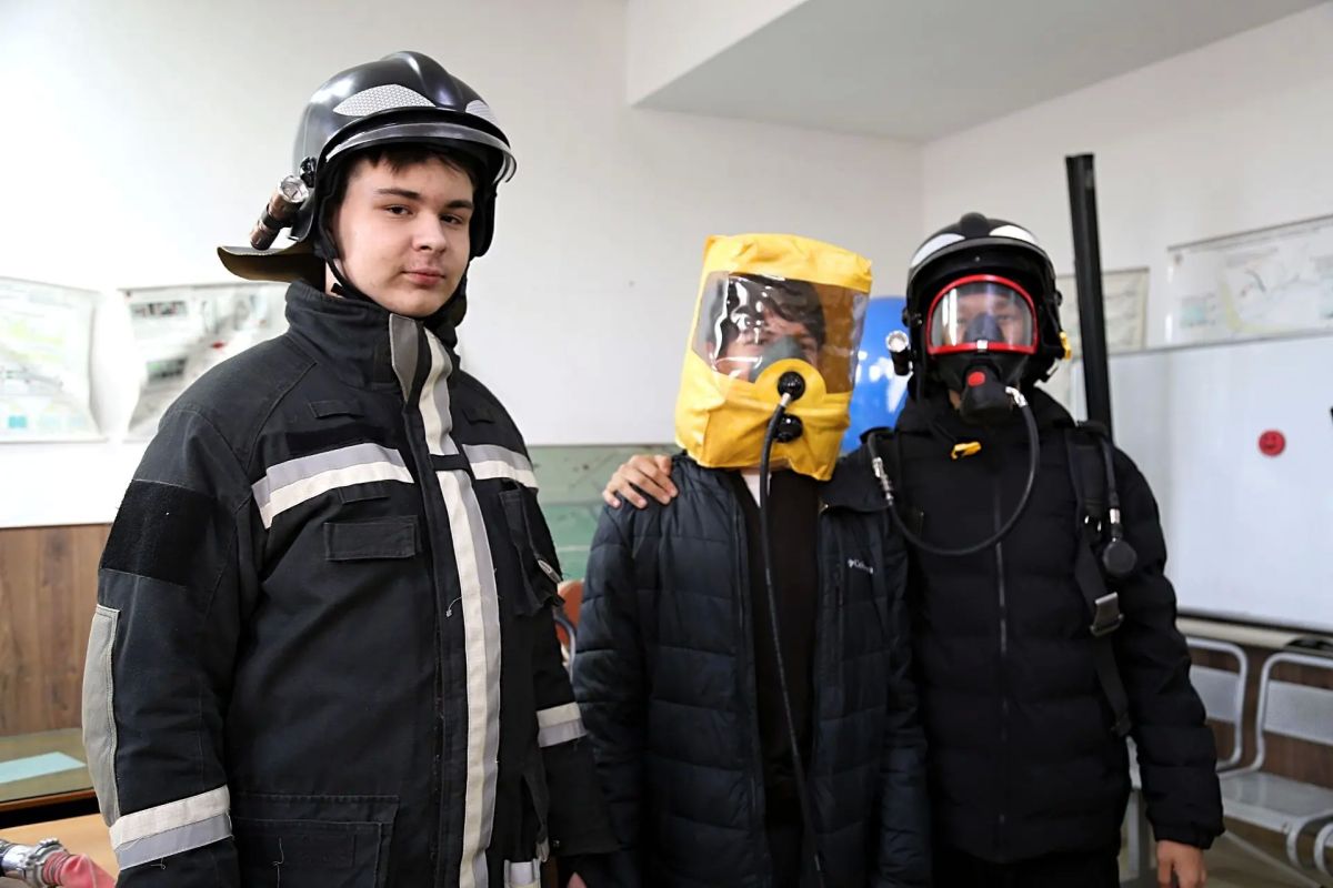 Мир авиации изнутри: в аэропорту Якутск прошел профтур для детей участников СВО Мир авиации изнутри: в аэропорту Якутск прошел профтур для детей участников СВО