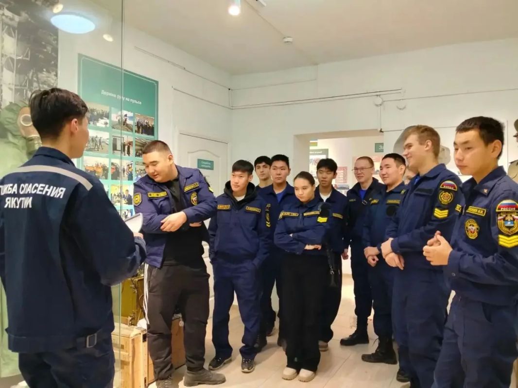 Будущих полицейских Якутии обучили правилам поведения при ЧС Будущих полицейских Якутии обучили правилам поведения при ЧС