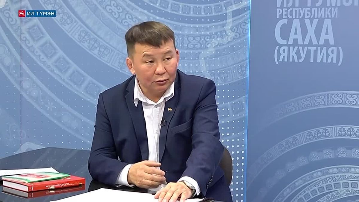 «Парламент илдьитэ» биэриигэ Ил Тмэн култуураа уонна сонуну киэник таратар ситимнэргэ сис кэмитиэтин бэрэссэдээтэлэ Вячеслав Куличкины кытары кэпсэтиини сэргээ
