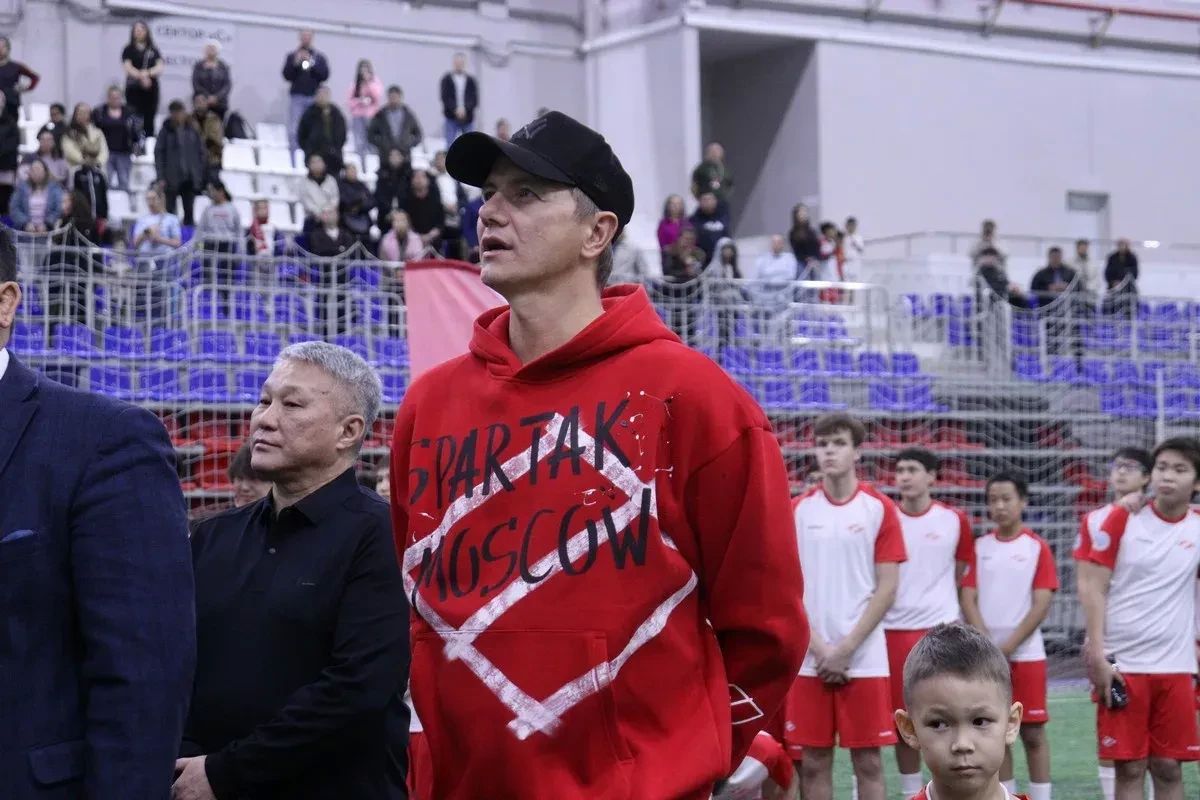 Легендарный футболист Роман Павлюченко прибыл в Якутск