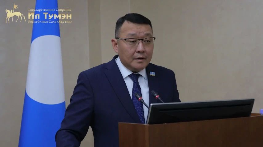 На круглом столе в Ил Тумэне министр ЖКХ и энергетики Республики Саха (Якутия) Вячеслав Емельянов выступил с докладом «Об обеспеченности населённых пунктов РС(Я) топливно-энергетическими ресурсами» На круглом столе в Ил Тумэне министр ЖКХ и энергетики Республики Саха (Якутия) Вячеслав Емельянов выступил с докладом «Об обеспеченности населённых пунктов РС(Я) топливно-энергетическими ресурсами»