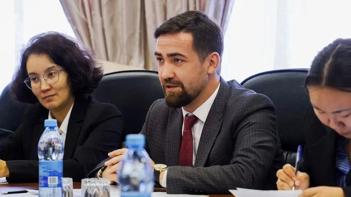 Выпускник II потока программы подготовки управленческих кадров "Муравьев-Амурский 2030" Антон Артемьев назначен заместителем главы – руководителем аппарата Окружной администрации города Якутска