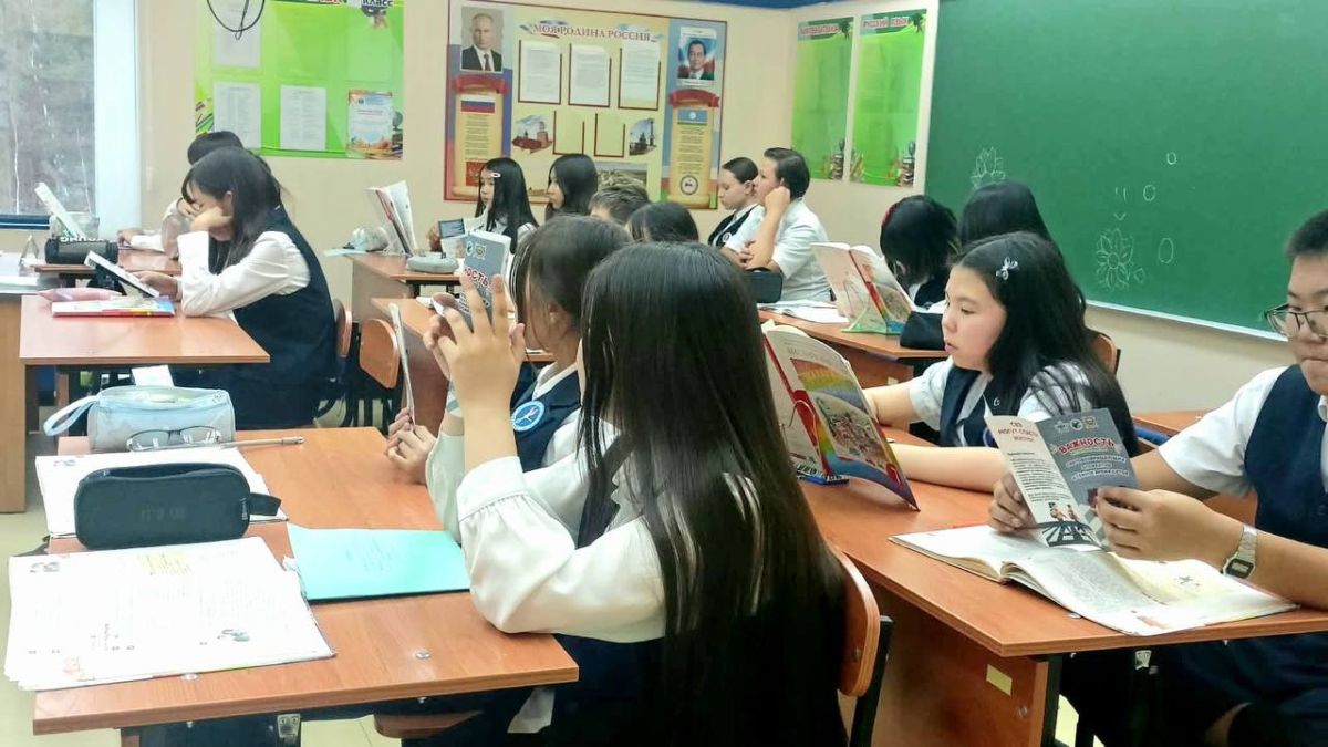 Безопасность на дороге и на льду: профилактическая беседа со школьниками и студентами