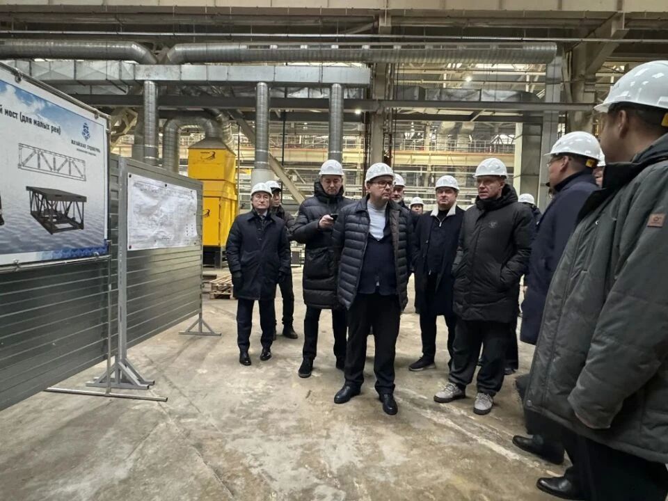 Делегация Совета Федерации посетила Жатайскую судоверфь в Якутии Делегация Совета Федерации посетила Жатайскую судоверфь в Якутии