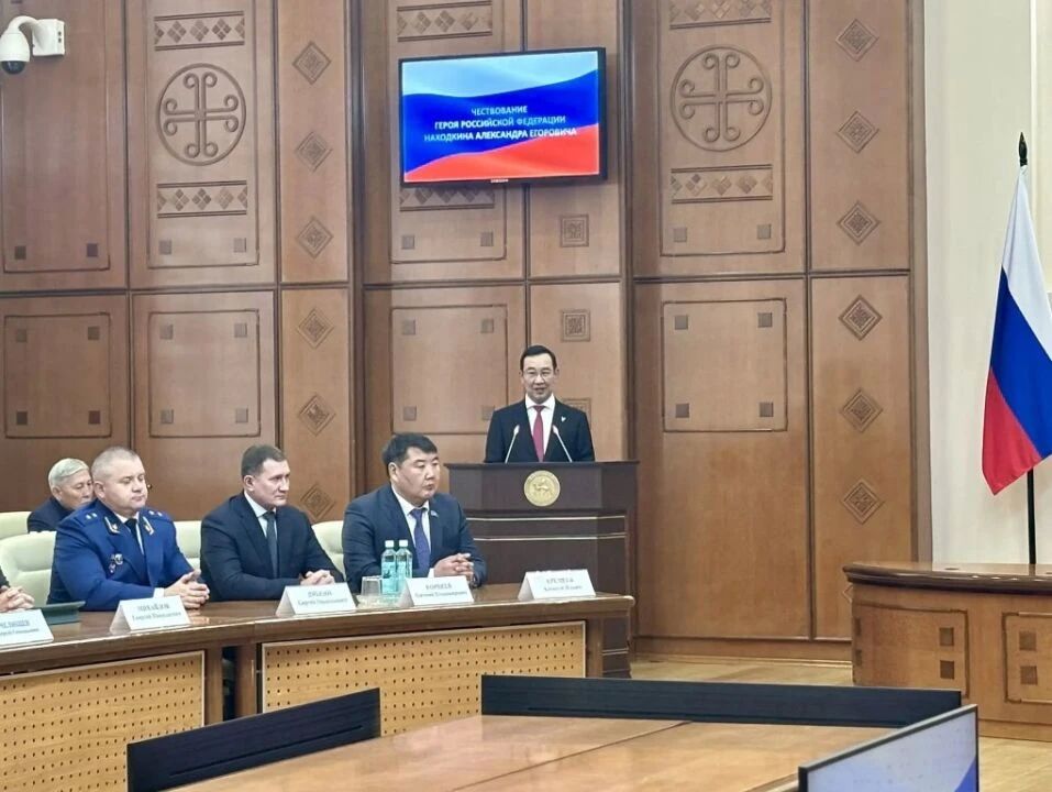 Герою России Александру Находкину вручили копию именного алмаза и сертификат на 1,5 млн рублей Герою России Александру Находкину вручили копию именного алмаза и сертификат на 1,5 млн рублей
