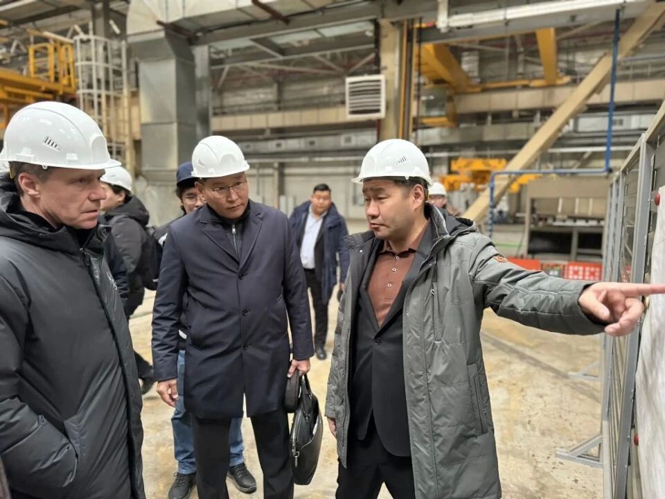 Делегация Совета Федерации посетила Жатайскую судоверфь в Якутии Делегация Совета Федерации посетила Жатайскую судоверфь в Якутии