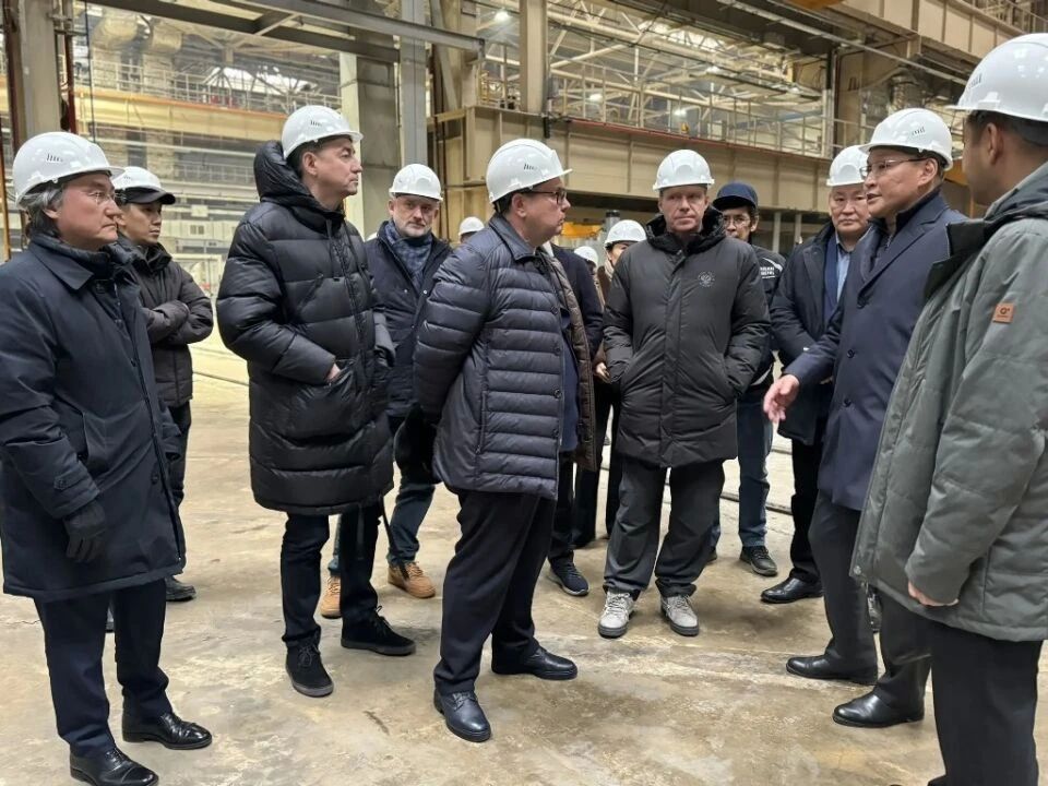 Делегация Совета Федерации посетила Жатайскую судоверфь в Якутии Делегация Совета Федерации посетила Жатайскую судоверфь в Якутии