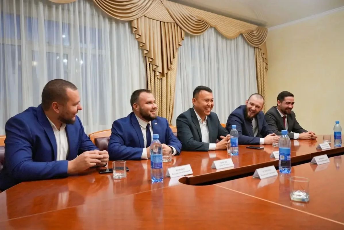 Попрощались с курсантами пятого потока программы «Муравьёв-Амурский — 2030» Попрощались с курсантами пятого потока программы «Муравьёв-Амурский — 2030»