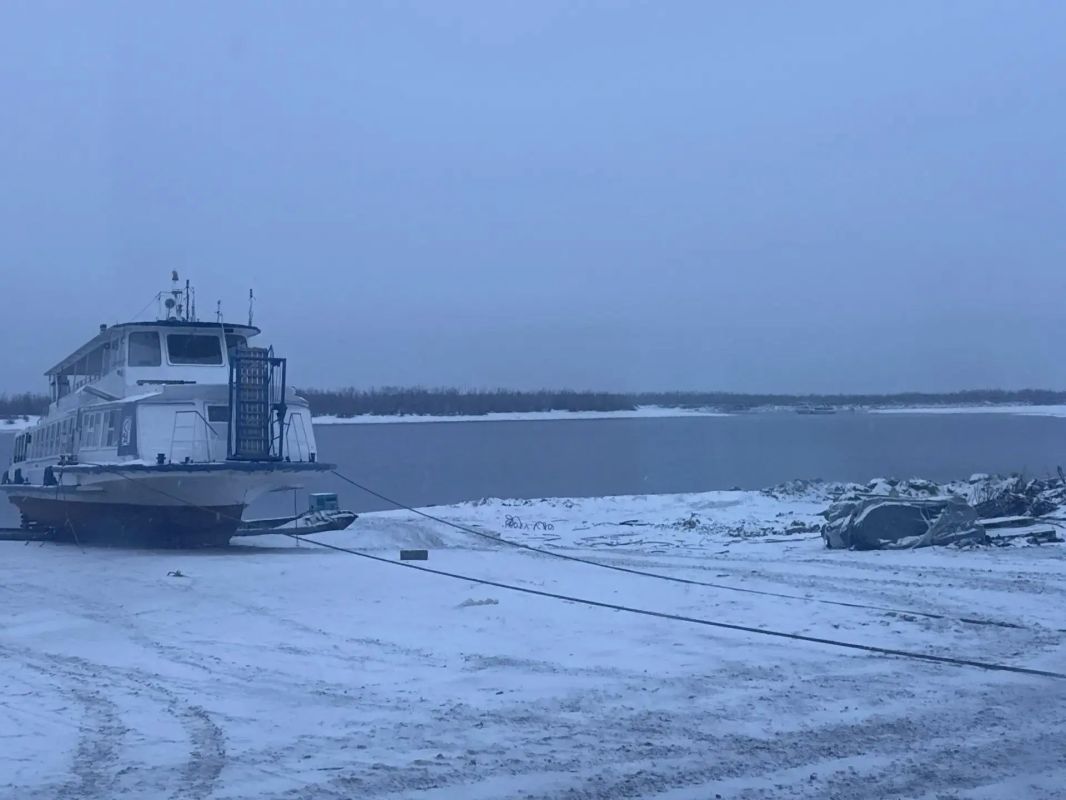 У Якутска сел на мель теплоход «Московский»