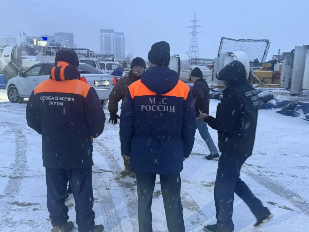 У Якутска сел на мель теплоход «Московский» У Якутска сел на мель теплоход «Московский»