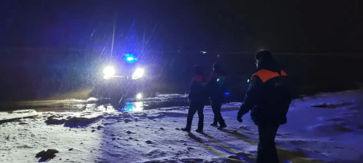 128 пассажиров севшего на мель теплохода доставлены на берег 128 пассажиров севшего на мель теплохода доставлены на берег