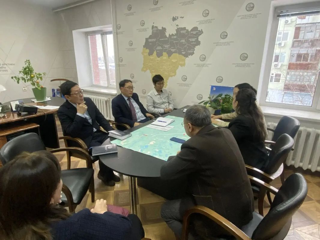 В Министерстве по развитию Арктики и делам народов Севера Республики Саха (Якутия) состоялась рабочая встреча с проректором по научной и инновационной деятельности Северо-Восточного федерального университета имени М.К....