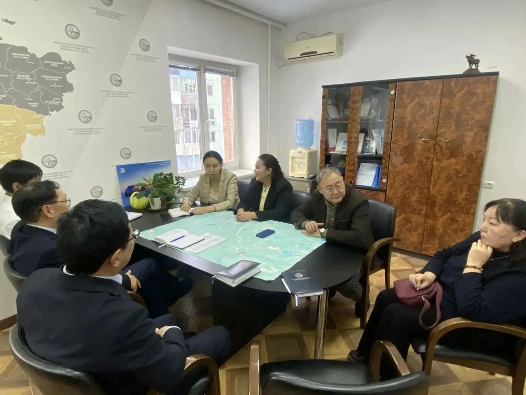 В Министерстве по развитию Арктики и делам народов Севера Республики Саха (Якутия) состоялась рабочая встреча с проректором по научной и инновационной деятельности Северо-Восточного федерального университета имени М.К.... В Министерстве по развитию Арктики и делам народов Севера Республики Саха (Якутия) состоялась рабочая встреча с проректором по научной и инновационной деятельности Северо-Восточного федерального университета имени М.К....