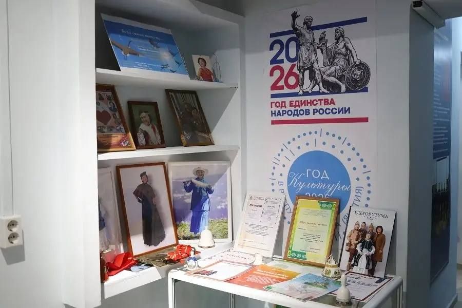 Открылась творческая выставка инженера Службы спасения РС (Я) Открылась творческая выставка инженера Службы спасения РС (Я)