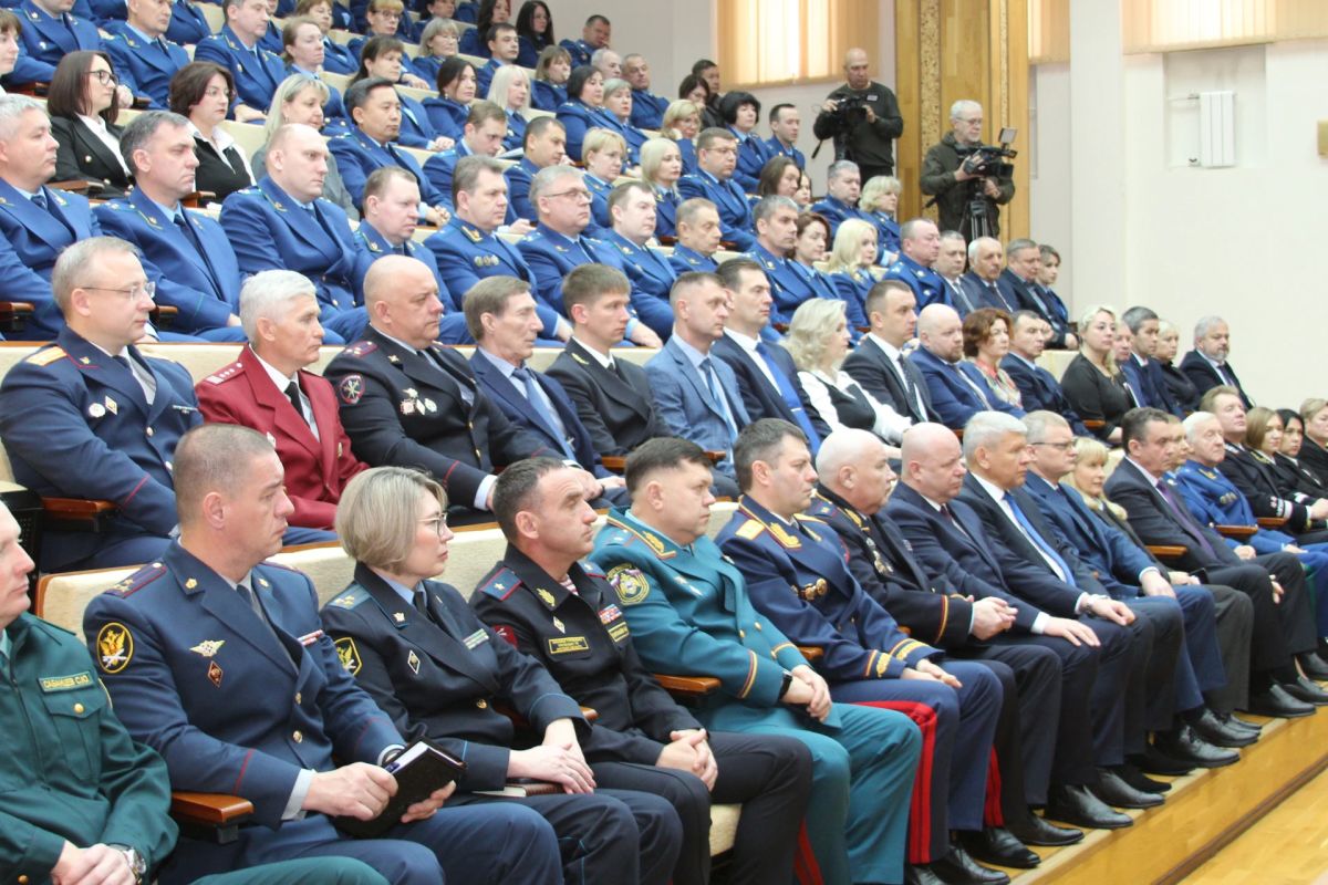 Заместитель Генерального прокурора России Сергей Зайцев представил Восточно-Сибирского транспортного и Байкальского межрегионального природоохранного прокуроров Заместитель Генерального прокурора России Сергей Зайцев представил Восточно-Сибирского транспортного и Байкальского межрегионального природоохранного прокуроров