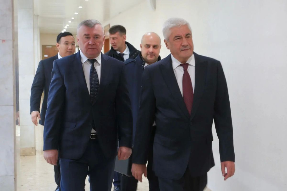 В Якутск прибыл министр внутренних дел РФ Владимир Колокольцев В Якутск прибыл министр внутренних дел РФ Владимир Колокольцев