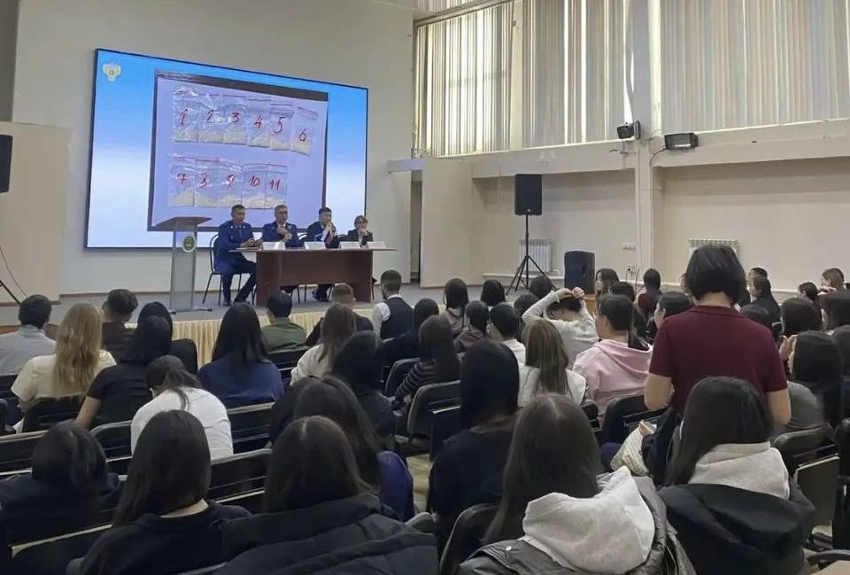 От «закладок» до скамьи подсудимых: студентам колледжа разъяснили риски наркопреступности От «закладок» до скамьи подсудимых: студентам колледжа разъяснили риски наркопреступности