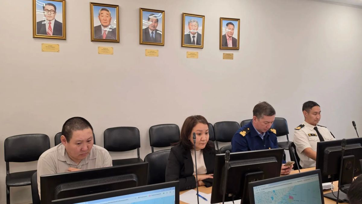 В Минэкологии Якутии обсудили баланс между развитием туризма и сохранением хрупких экосистем В Минэкологии Якутии обсудили баланс между развитием туризма и сохранением хрупких экосистем