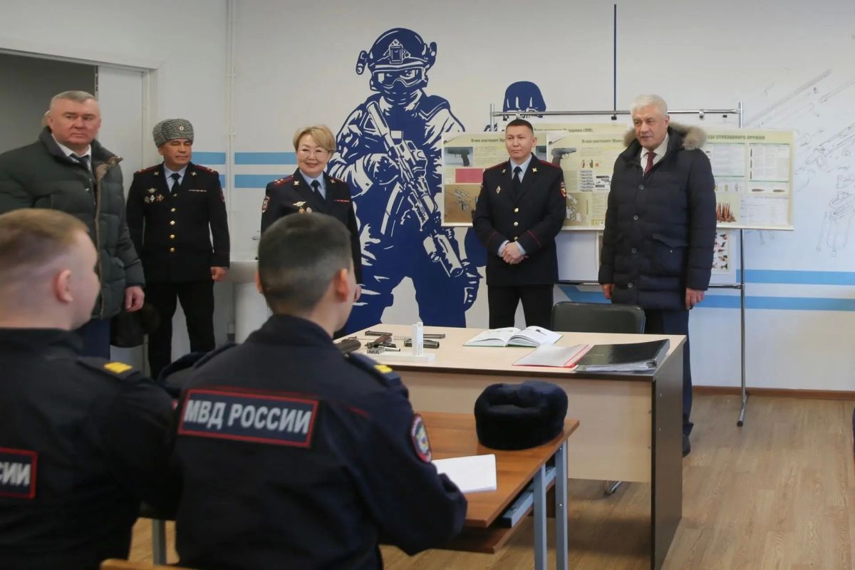 В Якутск прибыл министр внутренних дел РФ Владимир Колокольцев В Якутск прибыл министр внутренних дел РФ Владимир Колокольцев