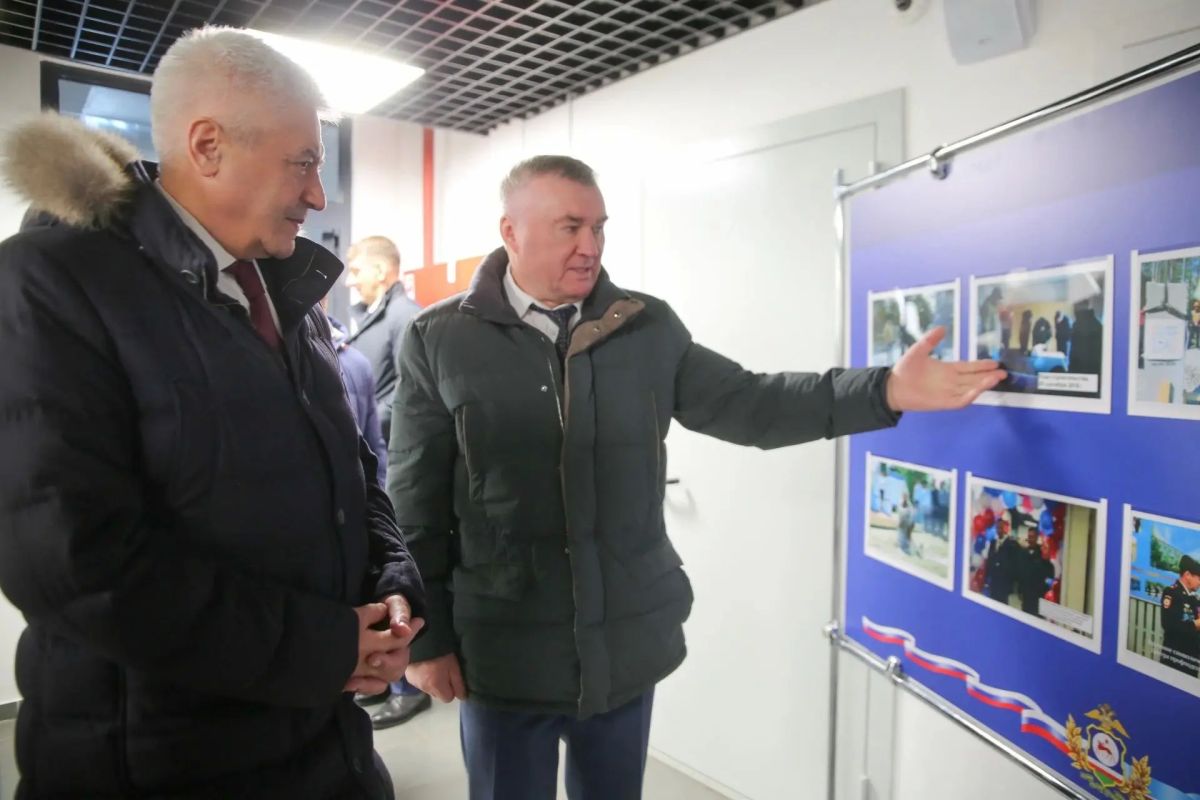 В Якутск прибыл министр внутренних дел РФ Владимир Колокольцев В Якутск прибыл министр внутренних дел РФ Владимир Колокольцев