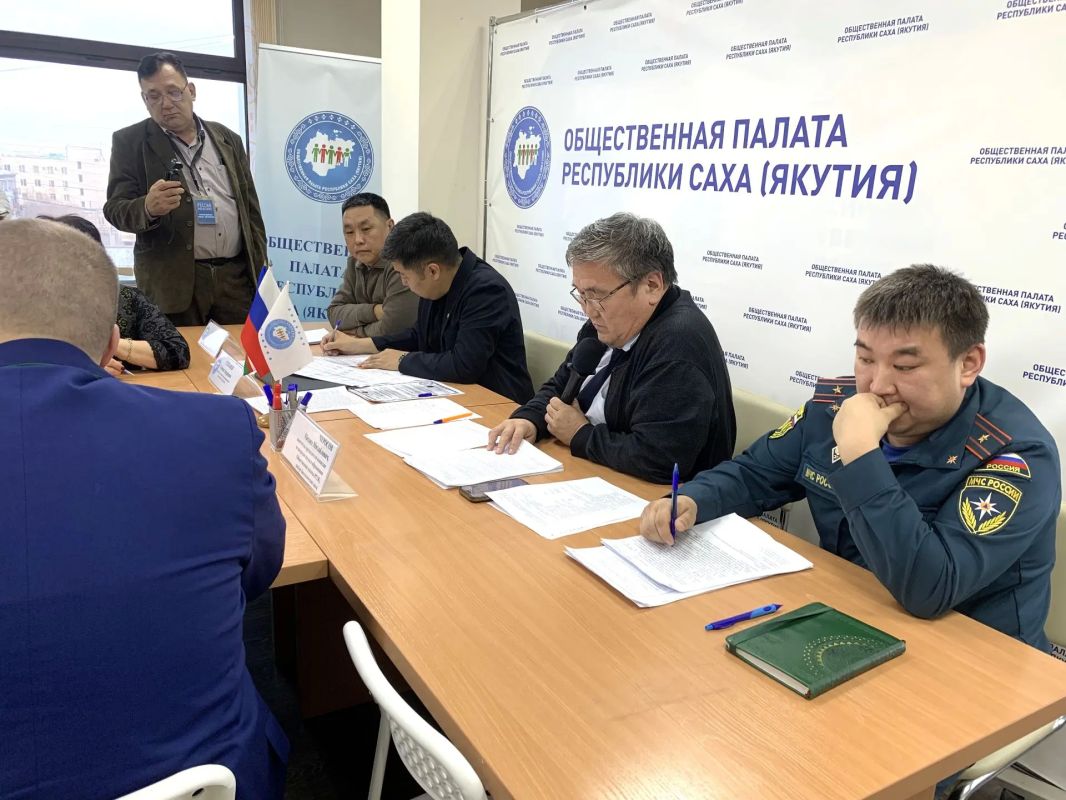 На площадке Общественной палаты РС(Я) идет совещание, посвященное ситуации с СОШ №1 г. Якутска На площадке Общественной палаты РС(Я) идет совещание, посвященное ситуации с СОШ №1 г. Якутска