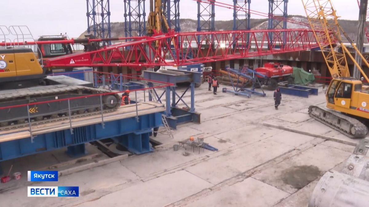 В преддверии ледостава на площадке строительства Ленского моста завершилась навигация речного флота
