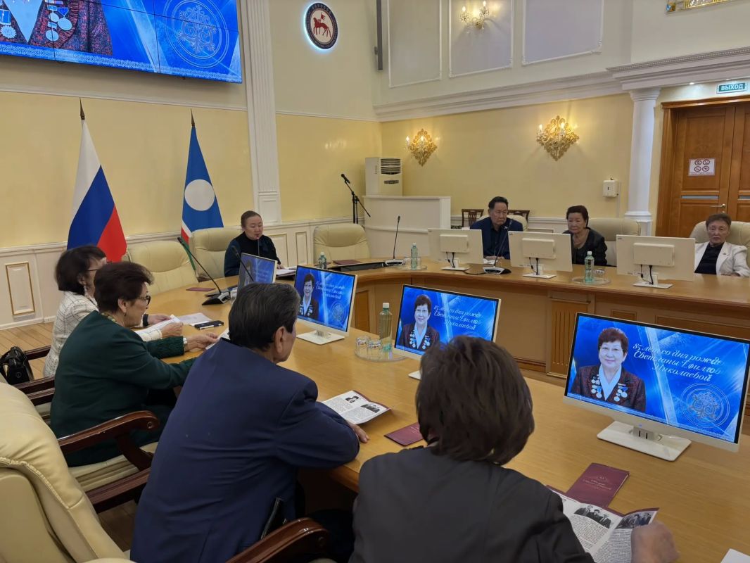 В Доме Правительства №2 почтили память Светланы Ефимовны Николаевой В Доме Правительства №2 почтили память Светланы Ефимовны Николаевой