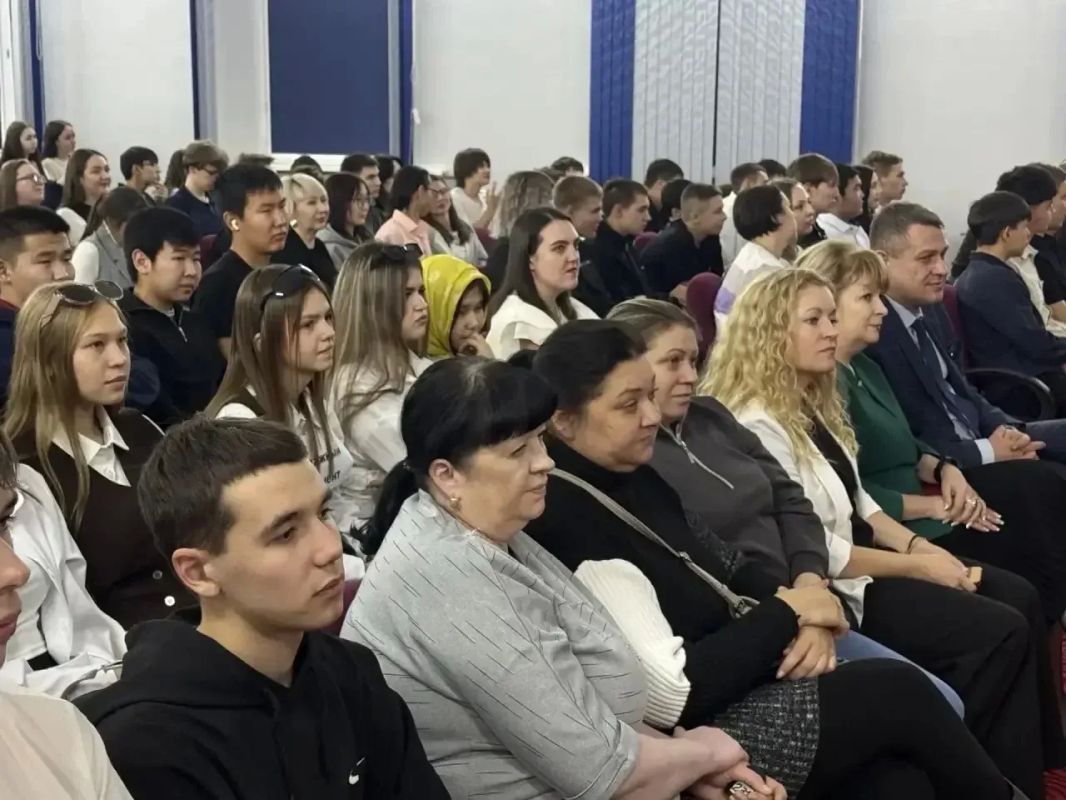 В Южно-Якутском технологическом колледже прошел День посвящения в студенты первокурсников В Южно-Якутском технологическом колледже прошел День посвящения в студенты первокурсников